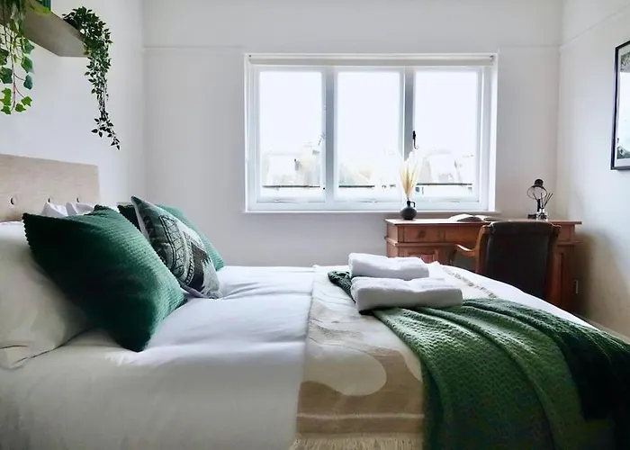 5 Bed Luxury London Home