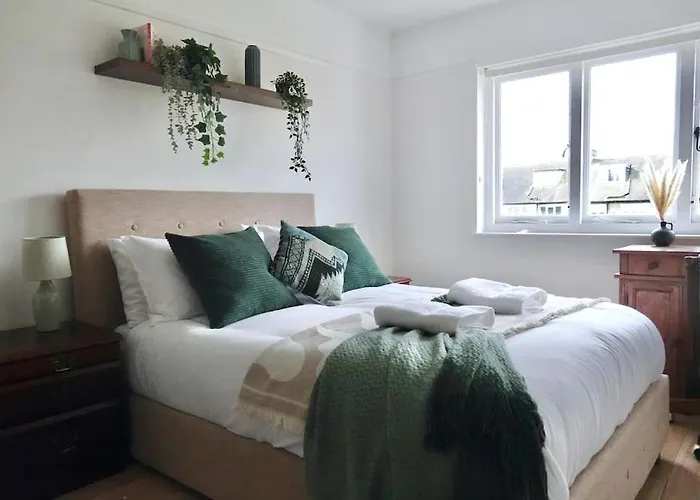 5 Bed Luxury London Home
