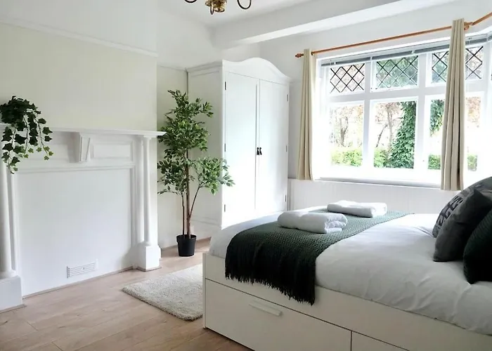 5 Bed Luxury London Home